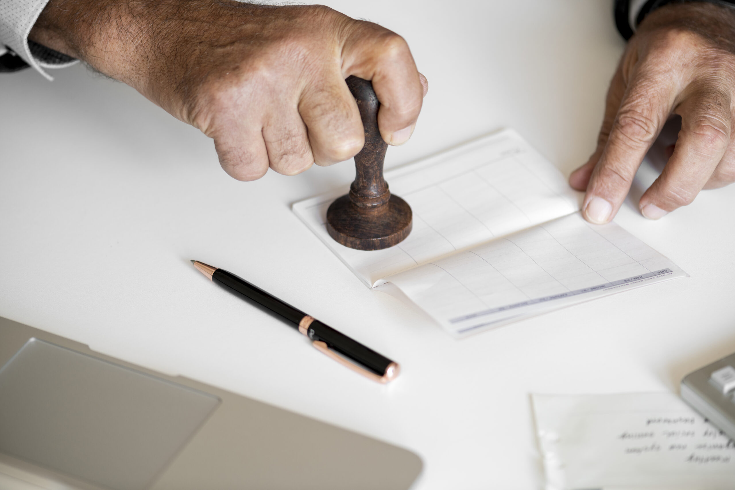 Advogado validando depósito judicial.